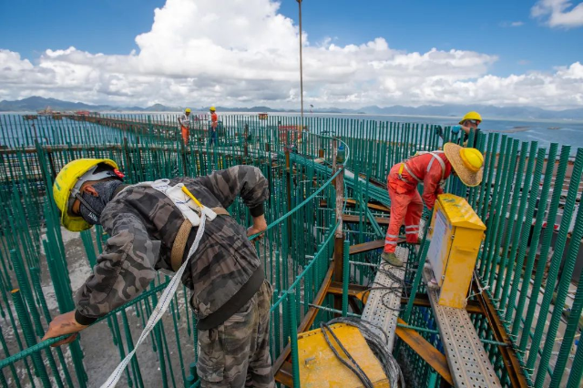 黄茅海大桥中塔浇注6.jpg 图片