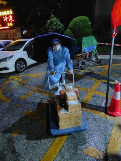 220914“疫”线有我,让党旗高高飘扬! (4).jpg