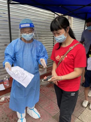 220914“疫”线有我,让党旗高高飘扬! (8).jpg