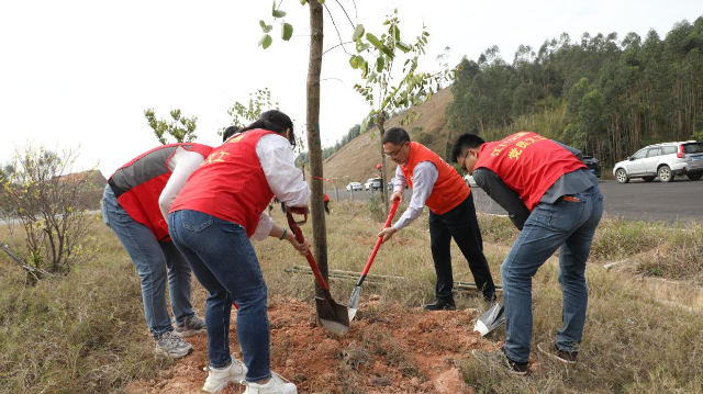 (党建信息)“党建红”引领“生态绿” 共筑绿美高速路.docx_1