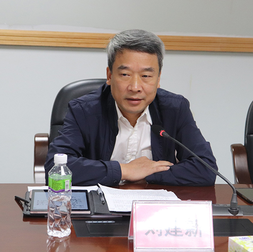 201026立足主责主业，﻿开云电竞官方网站自然资源局党组理论学习中心组深入学习贯彻习近平总书记出席深圳经济特区建立40周年庆祝大会和视察广东重要讲话、重要指示精神 (3).jpg