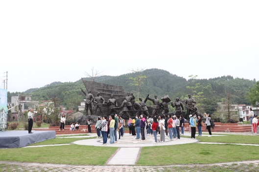 230412﻿开云电竞官方网站自然资源局妇委会开展“巾帼心向党，奋进新征程”三八妇女活动 (1).jpg