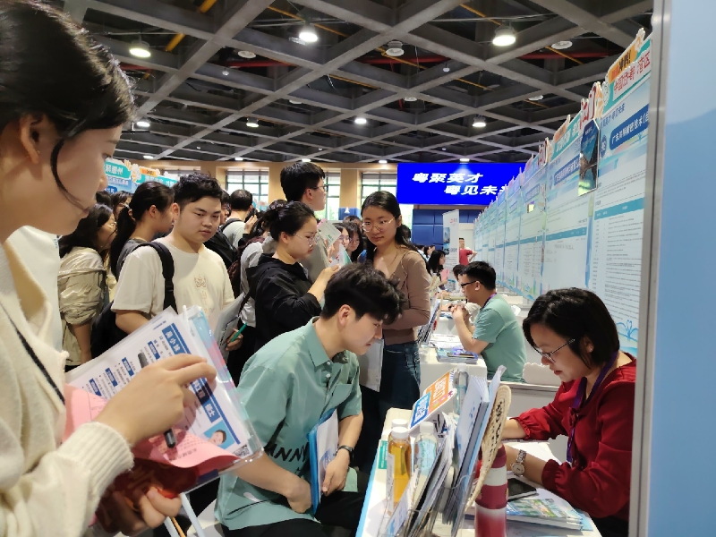 武汉站江门企业招聘现场.jpg